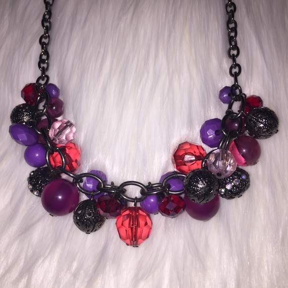 Purple and red beaded cluster necklace - Picture 2 of 3